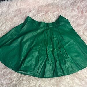 💕 Green Pleather Skirt